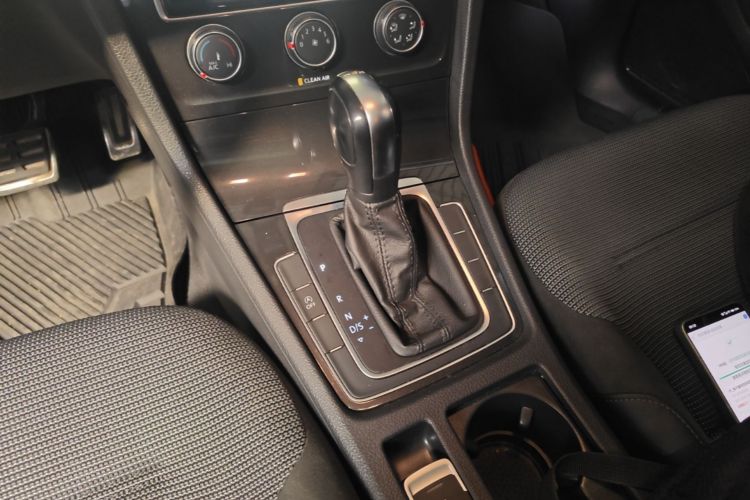 Volkswagen Golf 2020 car image #14