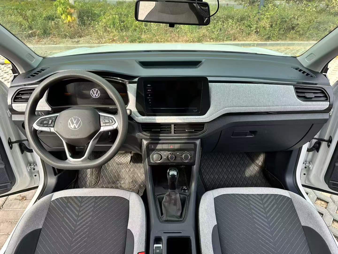 Volkswagen Tharu 2026 car image #4