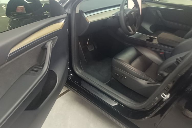 Tesla Model Y 2023 #16 Tesla Model Y 2023 car image #16