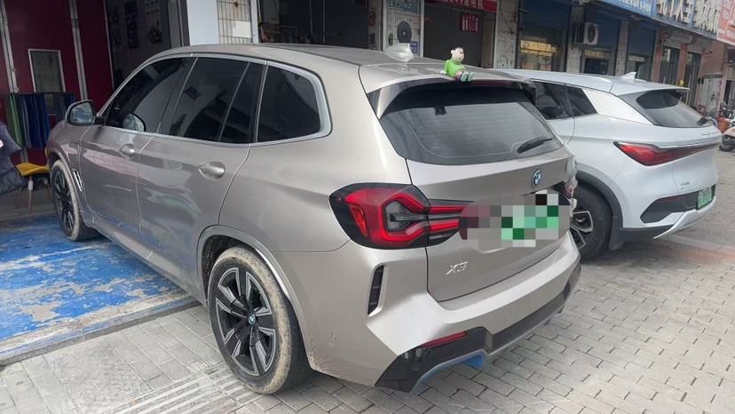 BMW iX3 2022 صورة سيارة #4