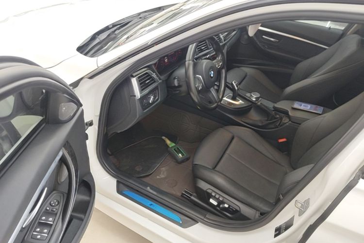 BMW 3 Series 2018 #16 BMW 3 Series 2018 car image #16