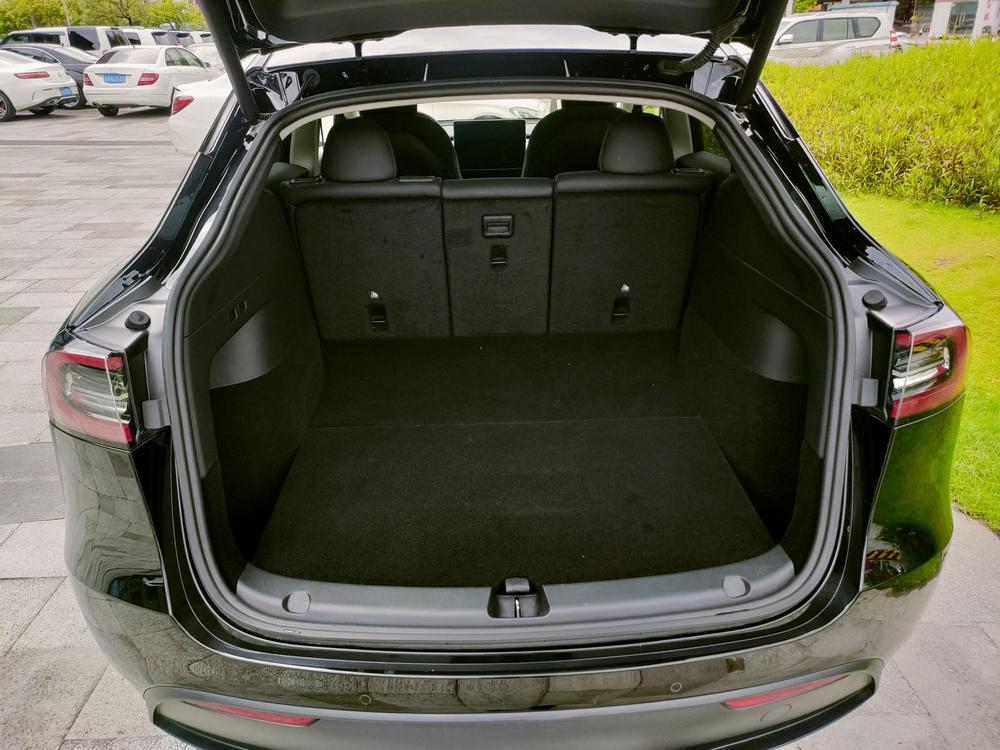Tesla Model Y 2021 car image #26