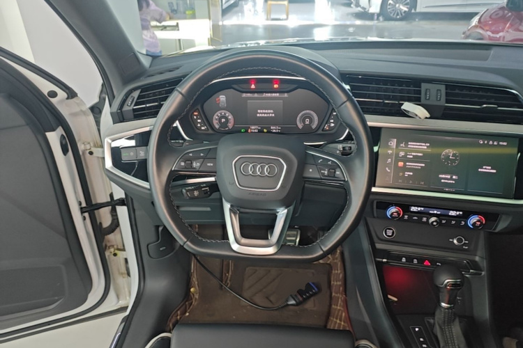 Audi Q3 2024 car image #15