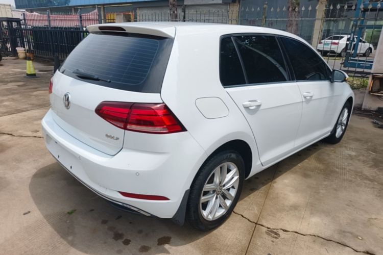 Volkswagen Golf 2018 car image #7