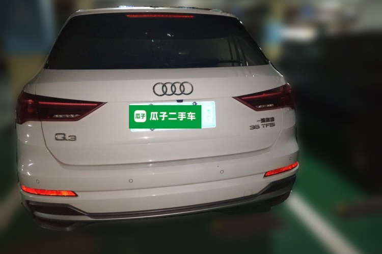 Audi Q3 2022 car image #4