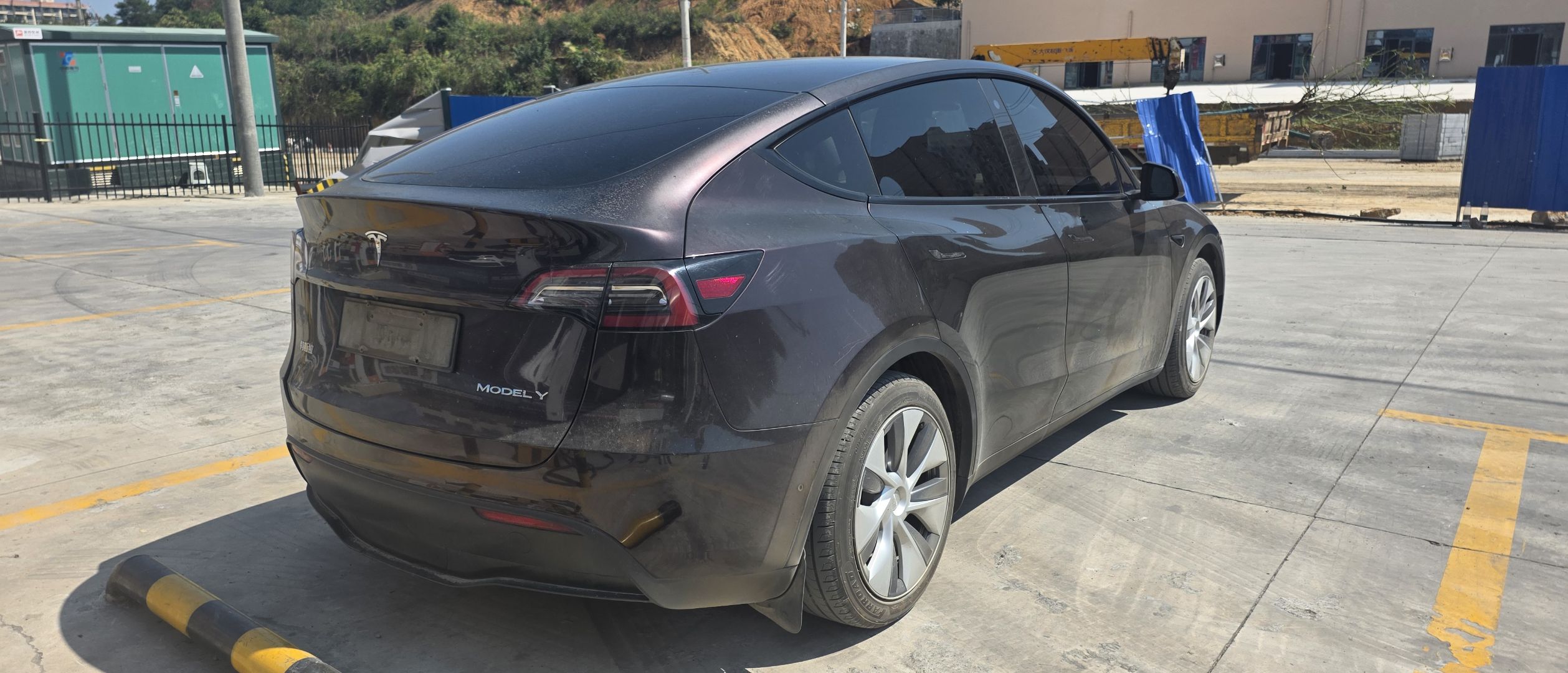 Tesla Model Y 2023 #4 Tesla Model Y 2023 car image #4