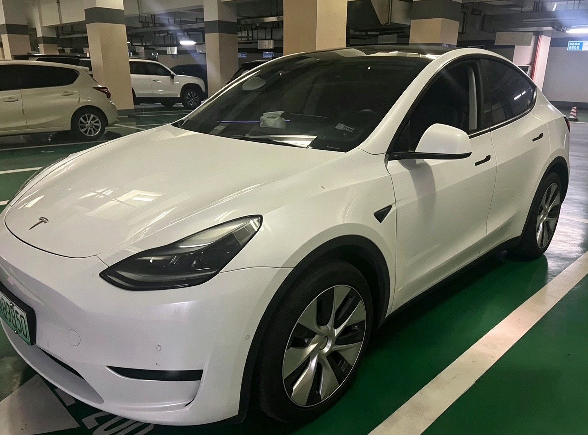 Tesla Model Y 2023 car image 