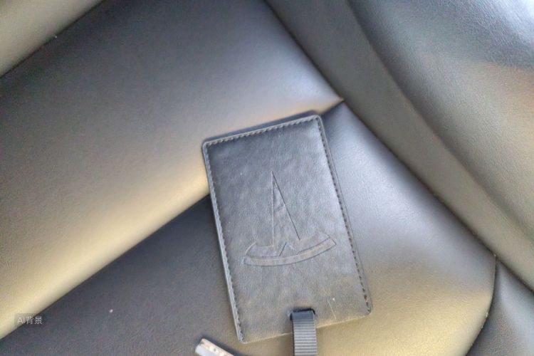 Tesla Model Y 2023 car image #10