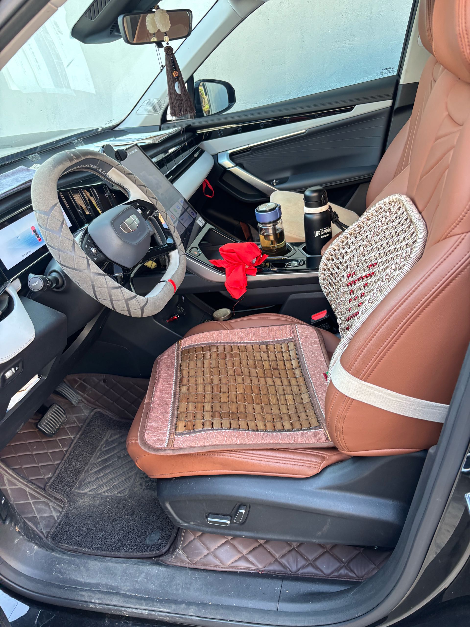 GEELY Boyue L 2024 image de voiture #4