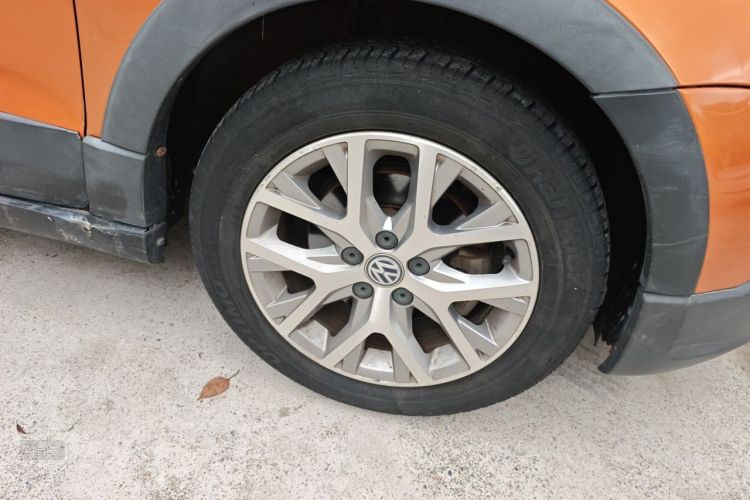 Volkswagen Polo 2016 car image #9