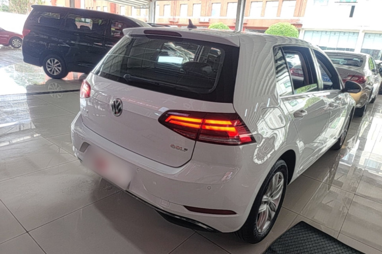 Volkswagen Golf 2019 car image #7