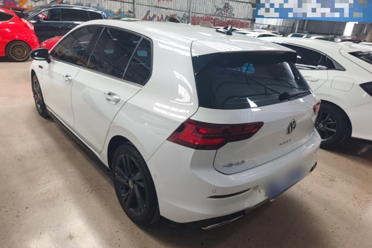 Volkswagen Golf 2023 car image #5