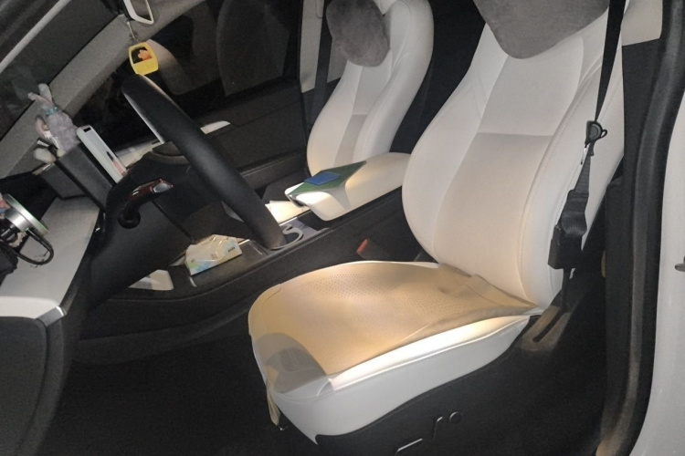 Tesla Model Y 2023 car image #19