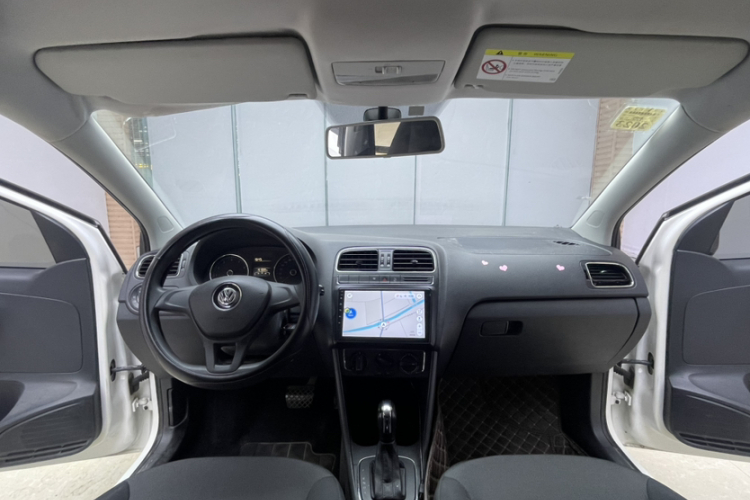 Volkswagen Polo 2015 صورة سيارة #13