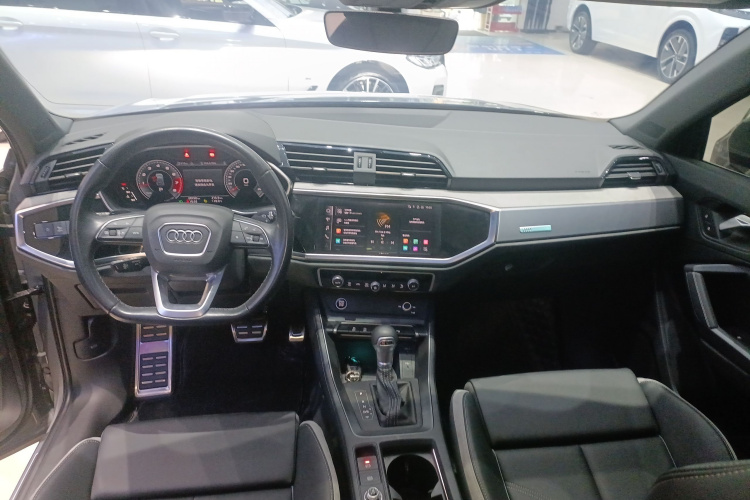 Audi Q3 2024 immagine di auto #11