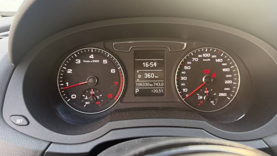 Audi Q3 2017 car image #2