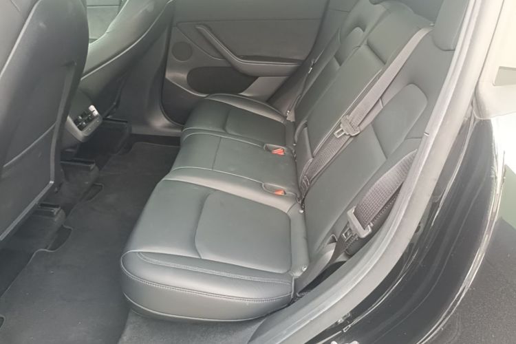 Tesla Model Y 2023 car image #17