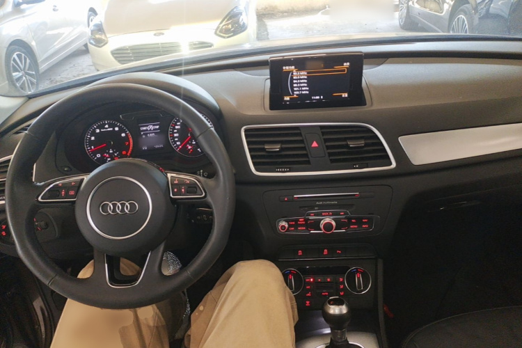Audi Q3 2019 imagem de carro #10