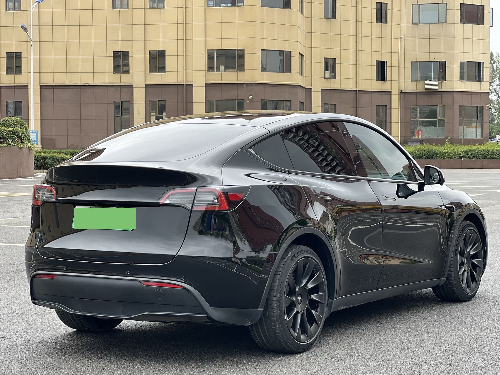 Tesla Model Y 2021 car image #7
