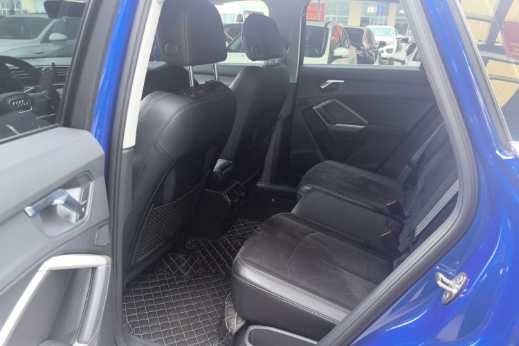 Audi Q3 2021 car image #12