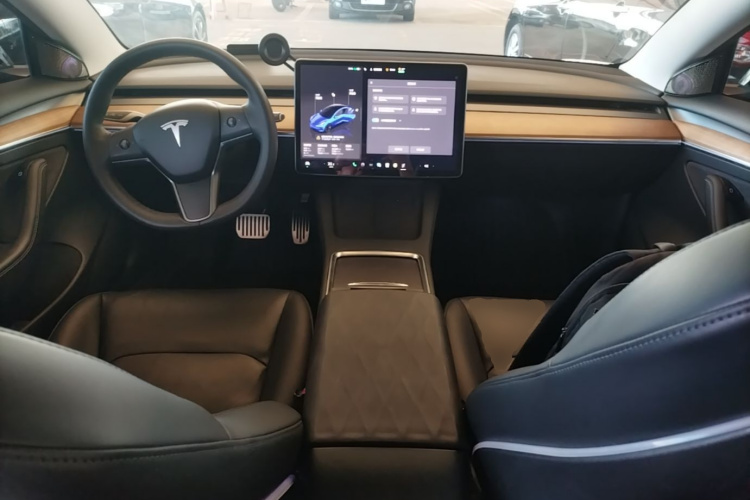 Tesla Model 3 2022 car image #10