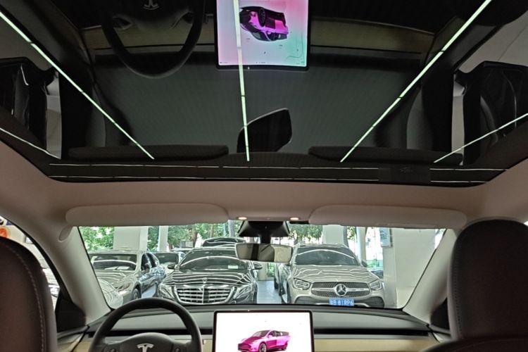 Tesla Model Y 2023 car image #18