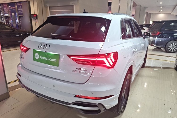 Audi Q3 2021 car image #7