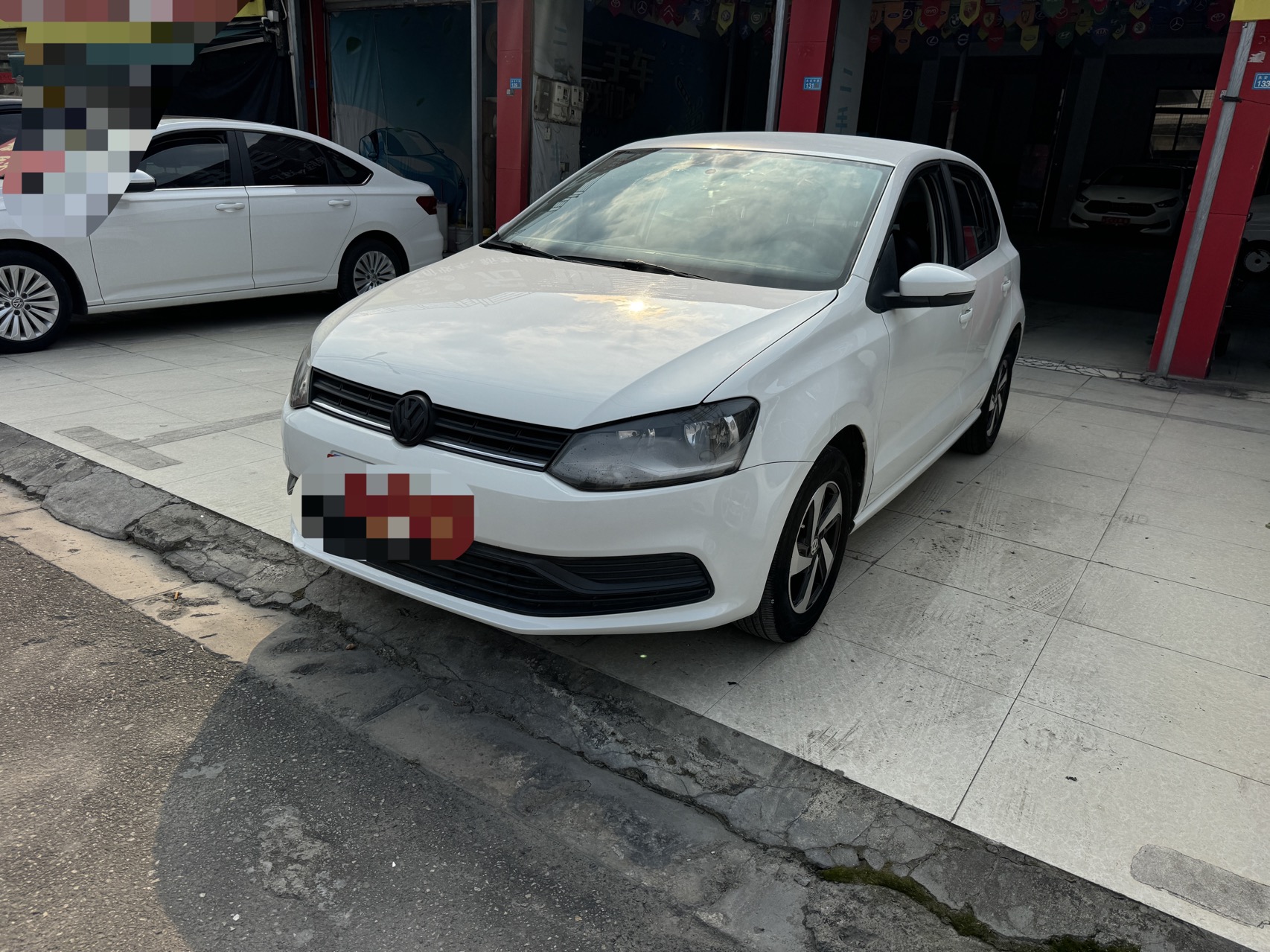 Volkswagen Polo 2015 Volkswagen Polo 2015 car image