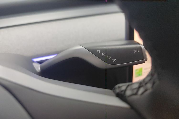 Tesla Model Y 2024 car image #18