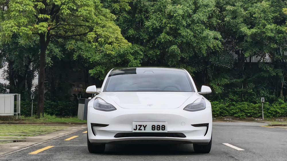 Tesla Model 3 2020 car image #2