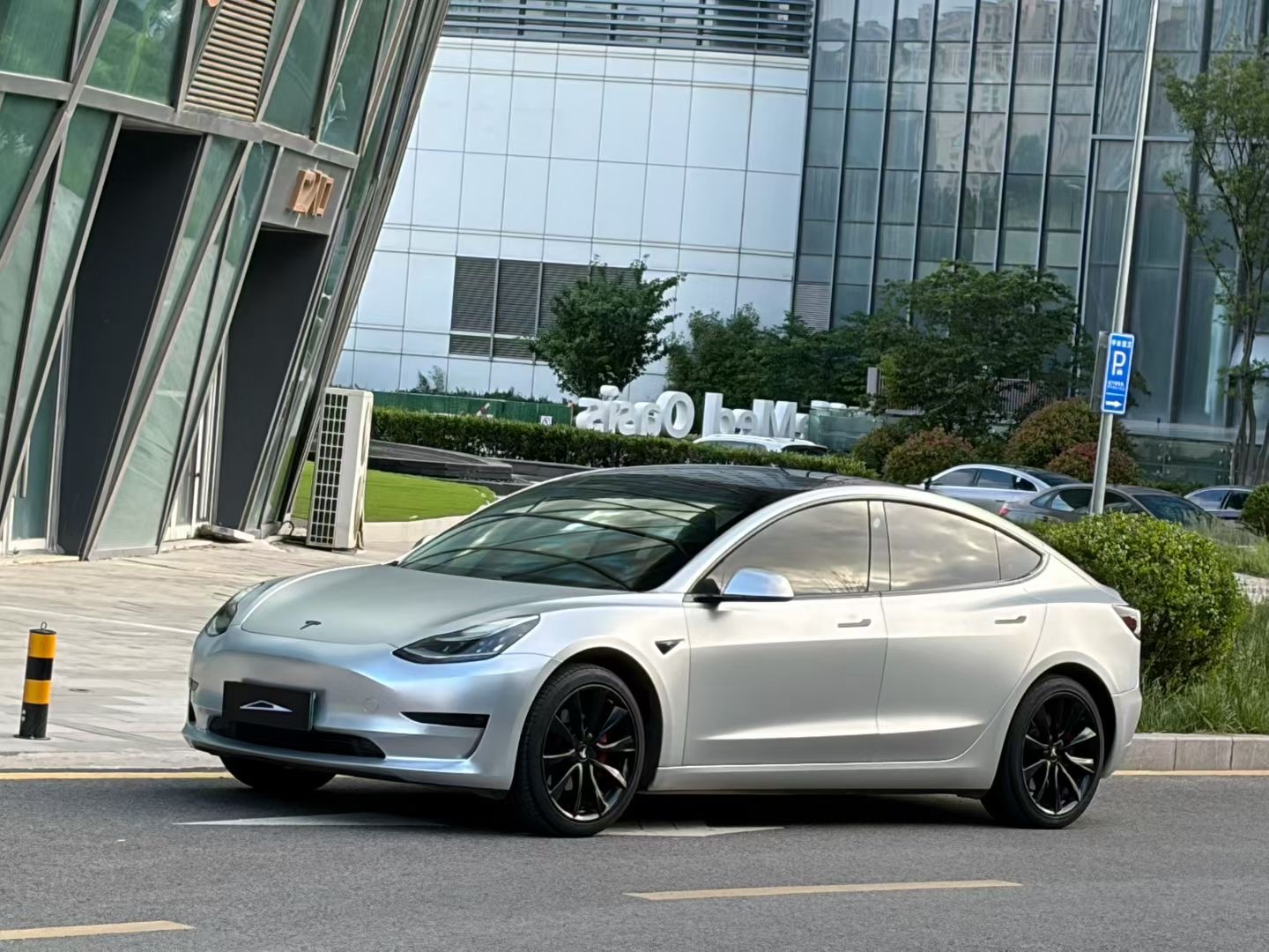 Tesla Model 3 2021 car image 