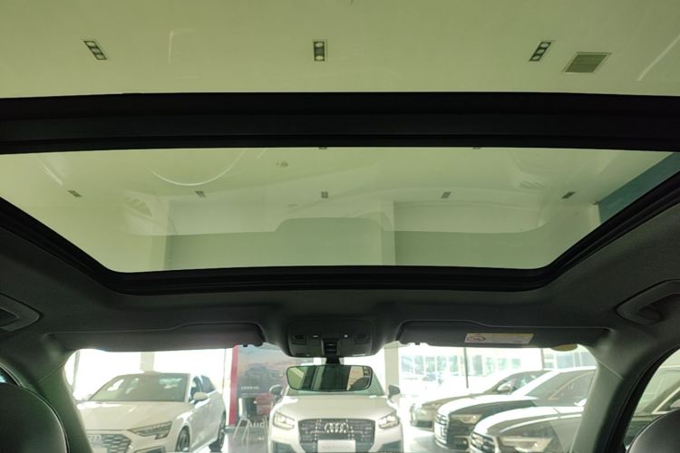 Audi Q3 2024 car image #18