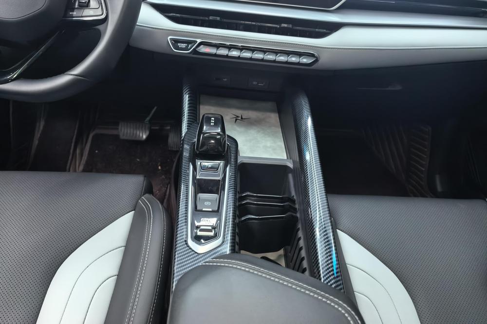 GEELY Binray 2023 car image #7