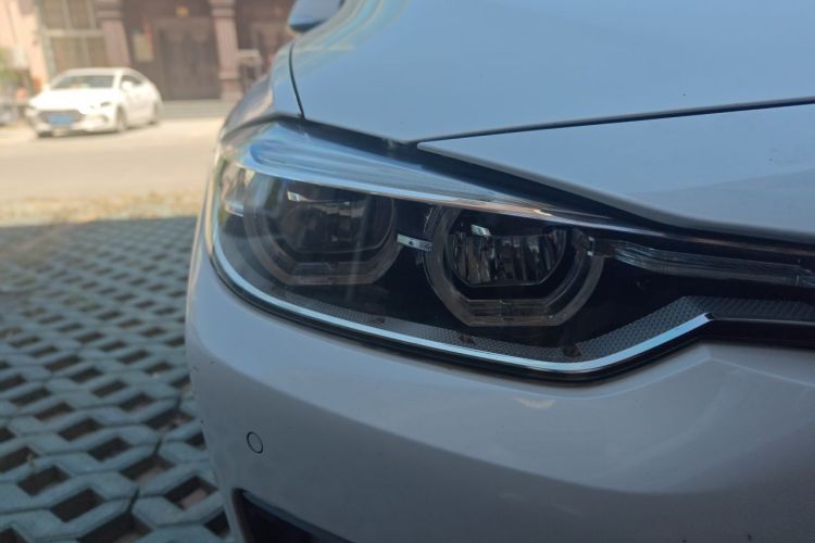 BMW 3 Series 2017 #8 BMW 3 Series 2017 car image #8