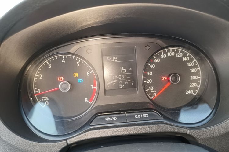 Volkswagen Polo 2016 car image #12