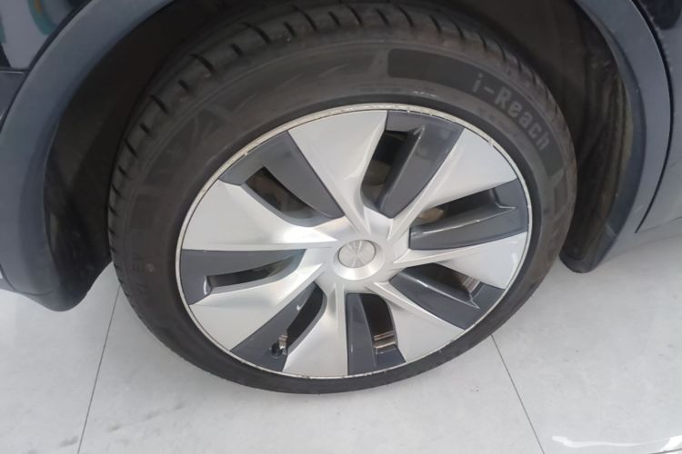 Tesla Model Y 2022 car image #10