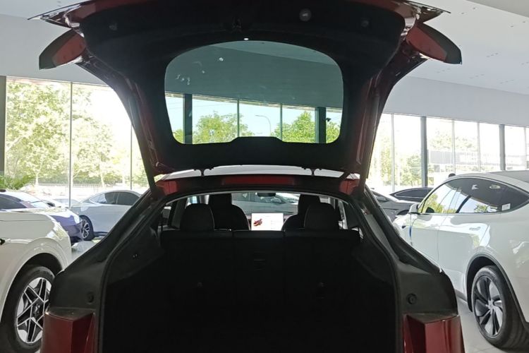 Tesla Model Y 2025 #21 Tesla Model Y 2025 car image #21
