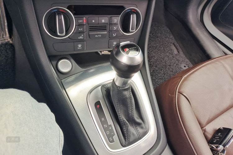 Audi Q3 2016 car image #16