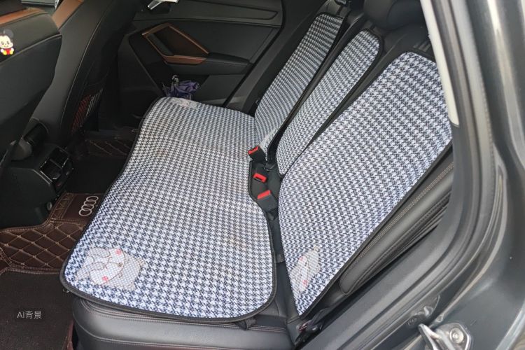 Audi Q3 2020 car image #19