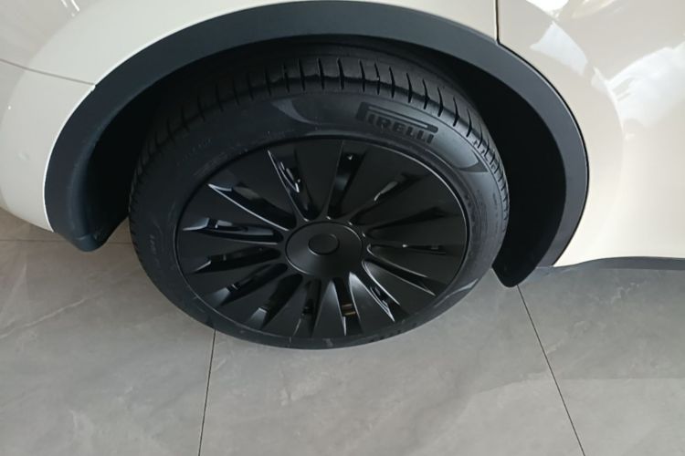 Tesla Model Y 2023 #10 Tesla Model Y 2023 car image #10