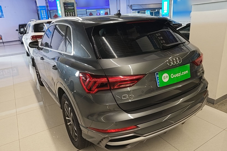 Audi Q3 2021 car image #5