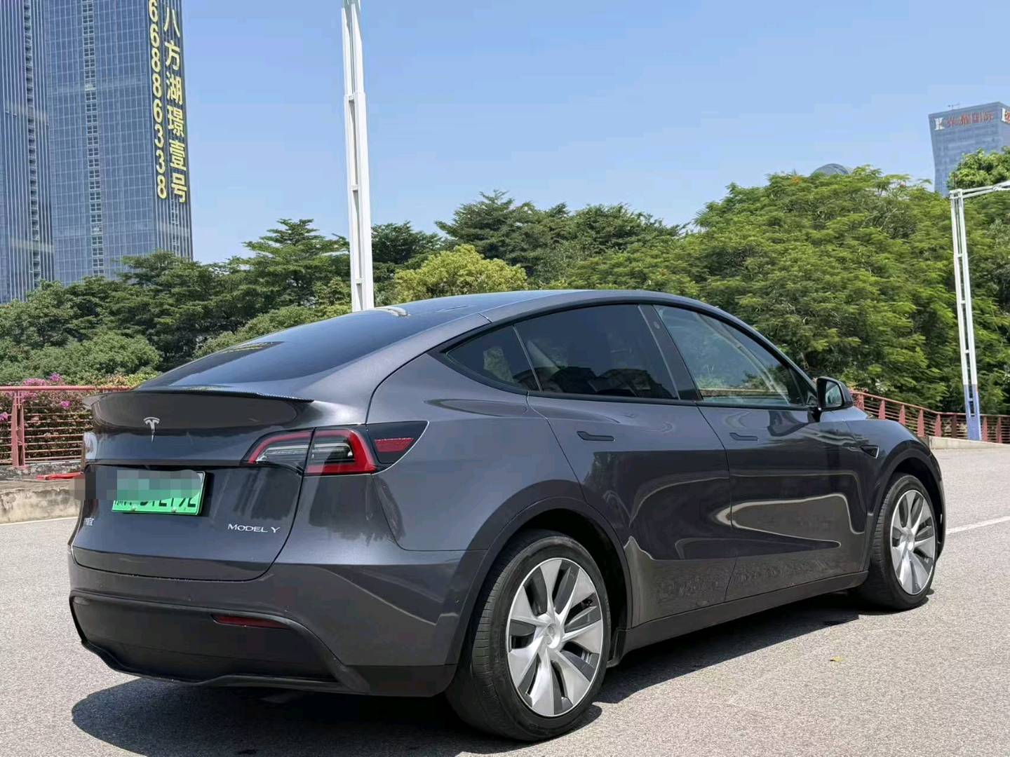 Tesla Model Y 2021 car image #7