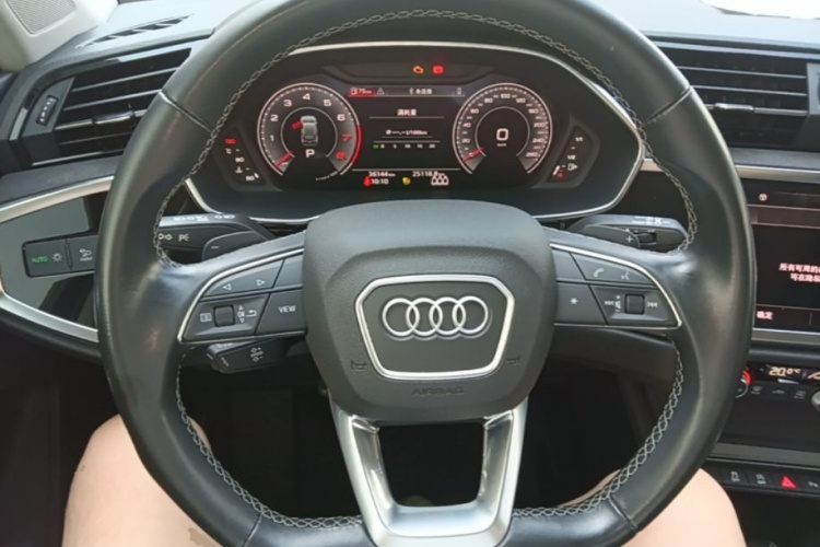 Audi Q3 2023 car image #11