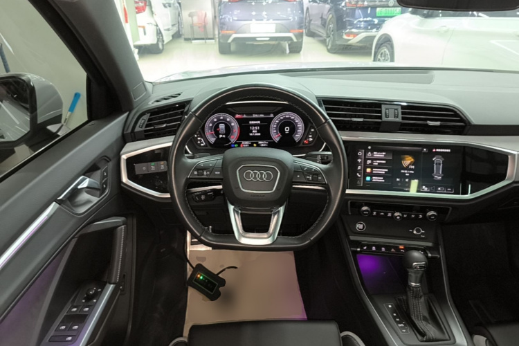Audi Q3 2024 car image #11