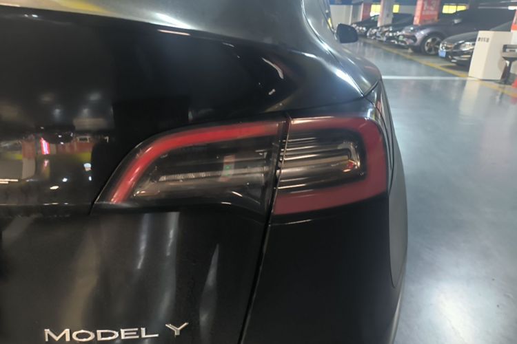 Tesla Model Y 2022 #8 Tesla Model Y 2022 car image #8