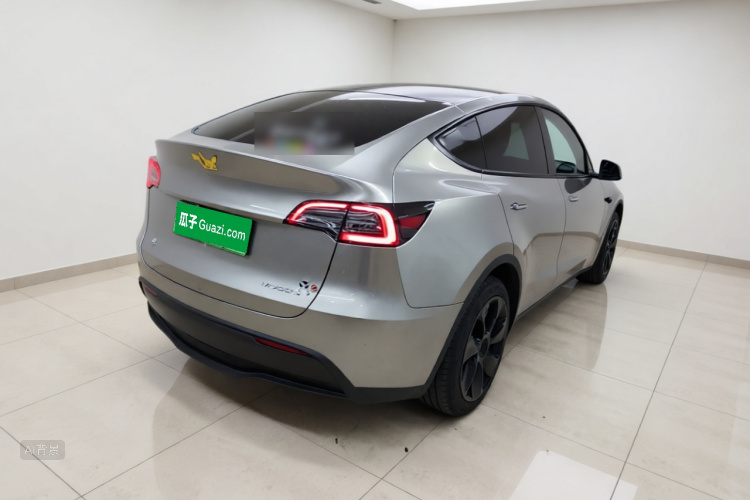 Tesla Model Y 2024 car image #7