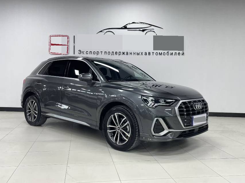 Audi Q3 2023 car image #3