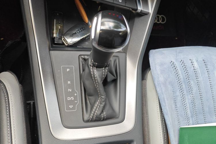 Audi Q3 2023 car image #14