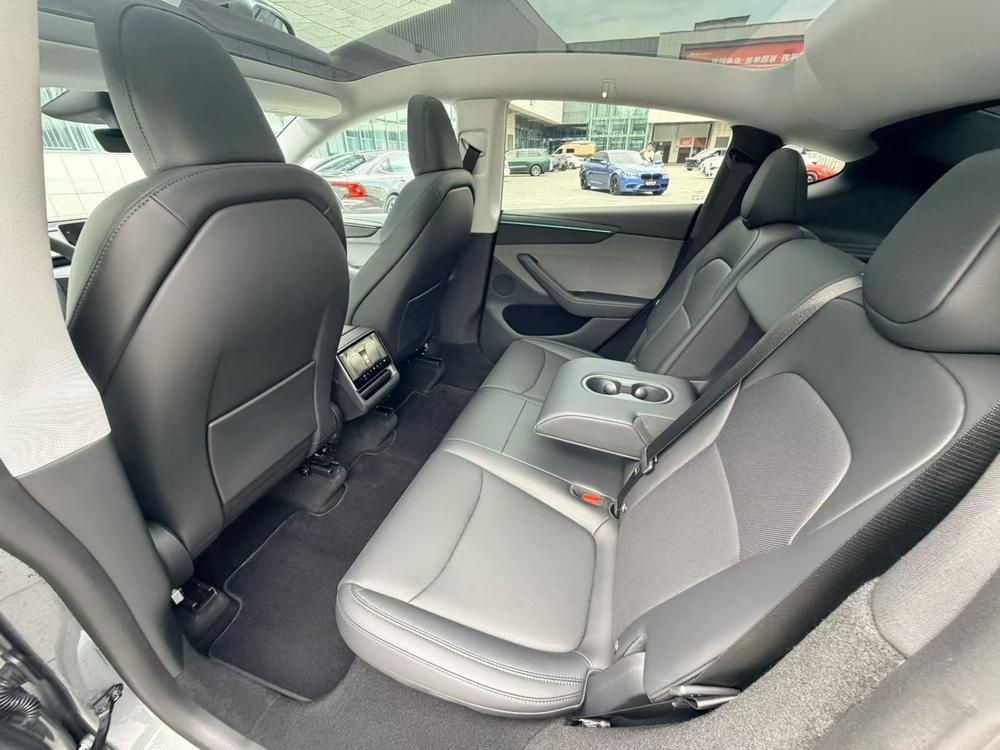 Tesla Model Y 2025 car image #9