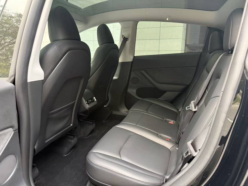Tesla Model Y 2023 car image #8